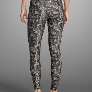 Eddie Bauer black/gray print leggings
